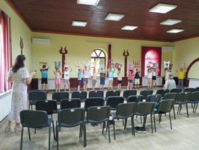 VIII. SZÓVAL, RÍMMEL, SZÍNHÁZZAL DRÁMATÁBOR-45 gyermek, sok játék és mosoly