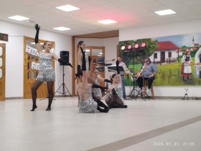 BÁCSFEKETEHEGYEN MUTATKOZTAK BE A MODERN TÁNCOSOK