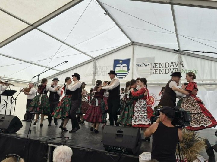 XV. NEMZETKÖZI NÉPTÁNCFESZTIVÁL LENDVÁN-A Kiscimbora táncegyüttes fellépése